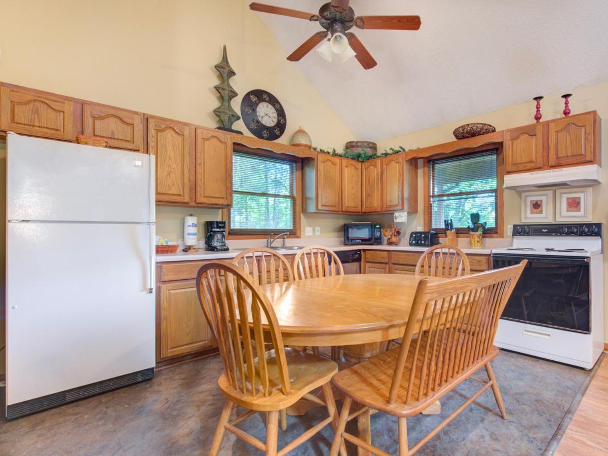 Holiday home Between Here & There, 3 Bedrooms, Sleeps 6, Views, Hot Tub Gatlinburg