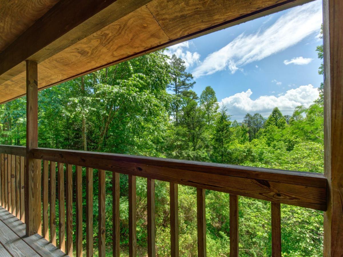 Between Here & There, 3 Bedrooms, Sleeps 6, Views, Hot Tub Holiday home *