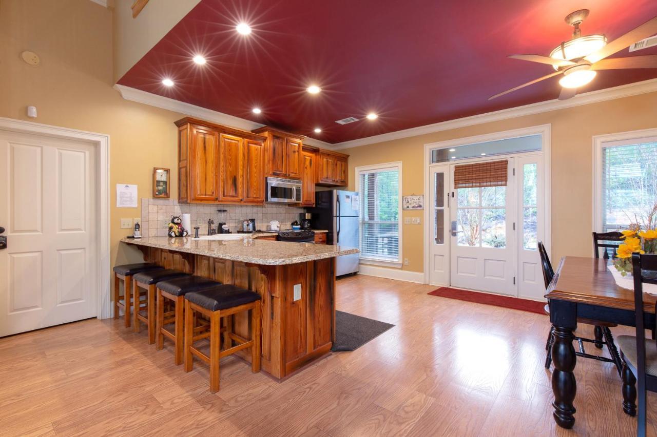 Cajun Spice, 2 Bedrooms, Mountain View, Hot Tub, Wifi, Sleeps 6 Gatlinburg