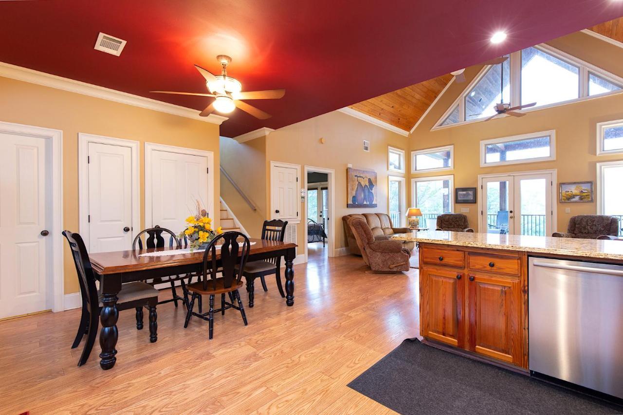 Holiday home Cajun Spice, 2 Bedrooms, Mountain View, Hot Tub, Wifi, Sleeps 6