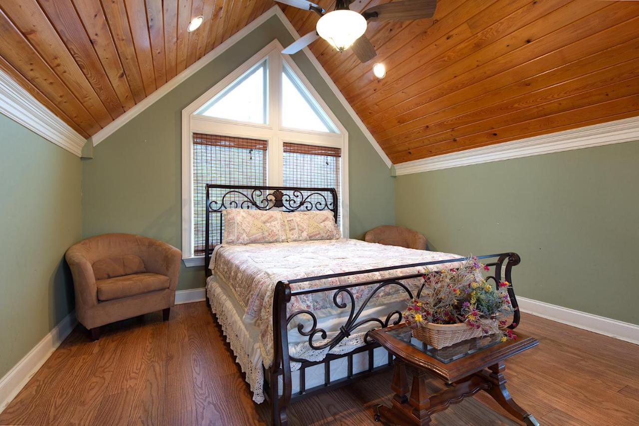Cajun Spice, 2 Bedrooms, Mountain View, Hot Tub, Wifi, Sleeps 6 Gatlinburg