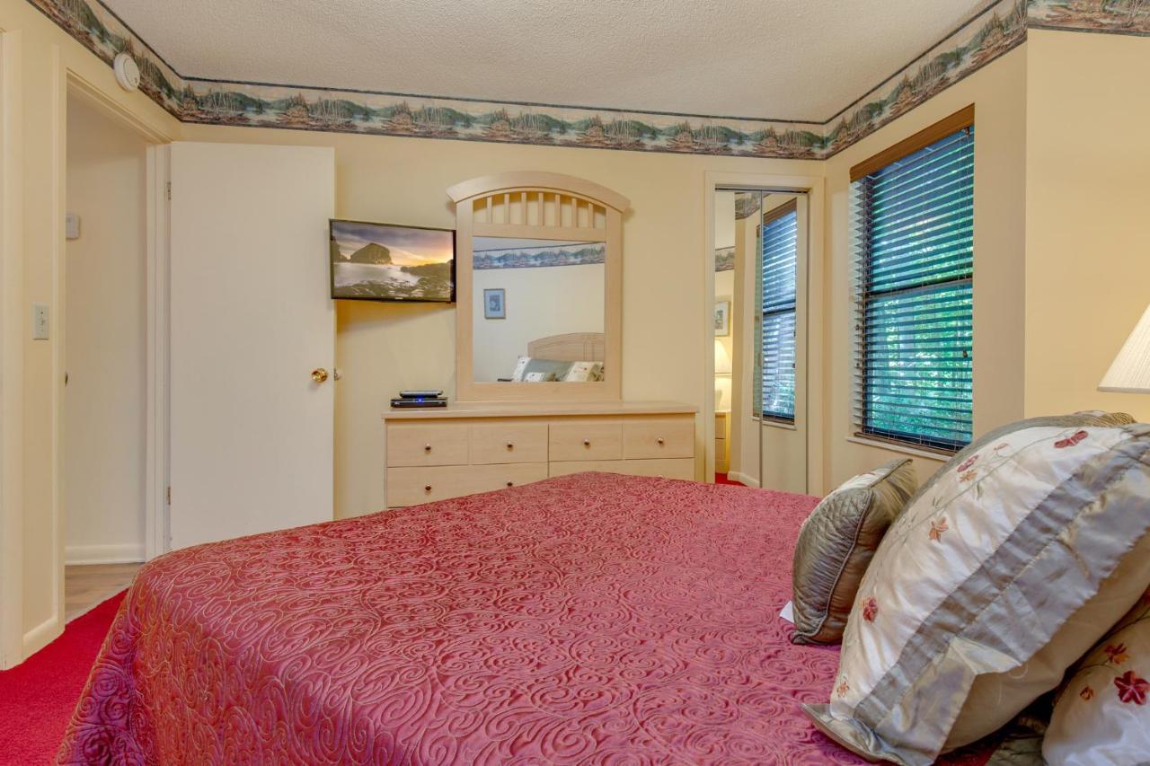 Holiday home Smoky View Chalet, 2 Bedrooms, Pool Table, Foosball, Pool Access, Sleeps 6 *