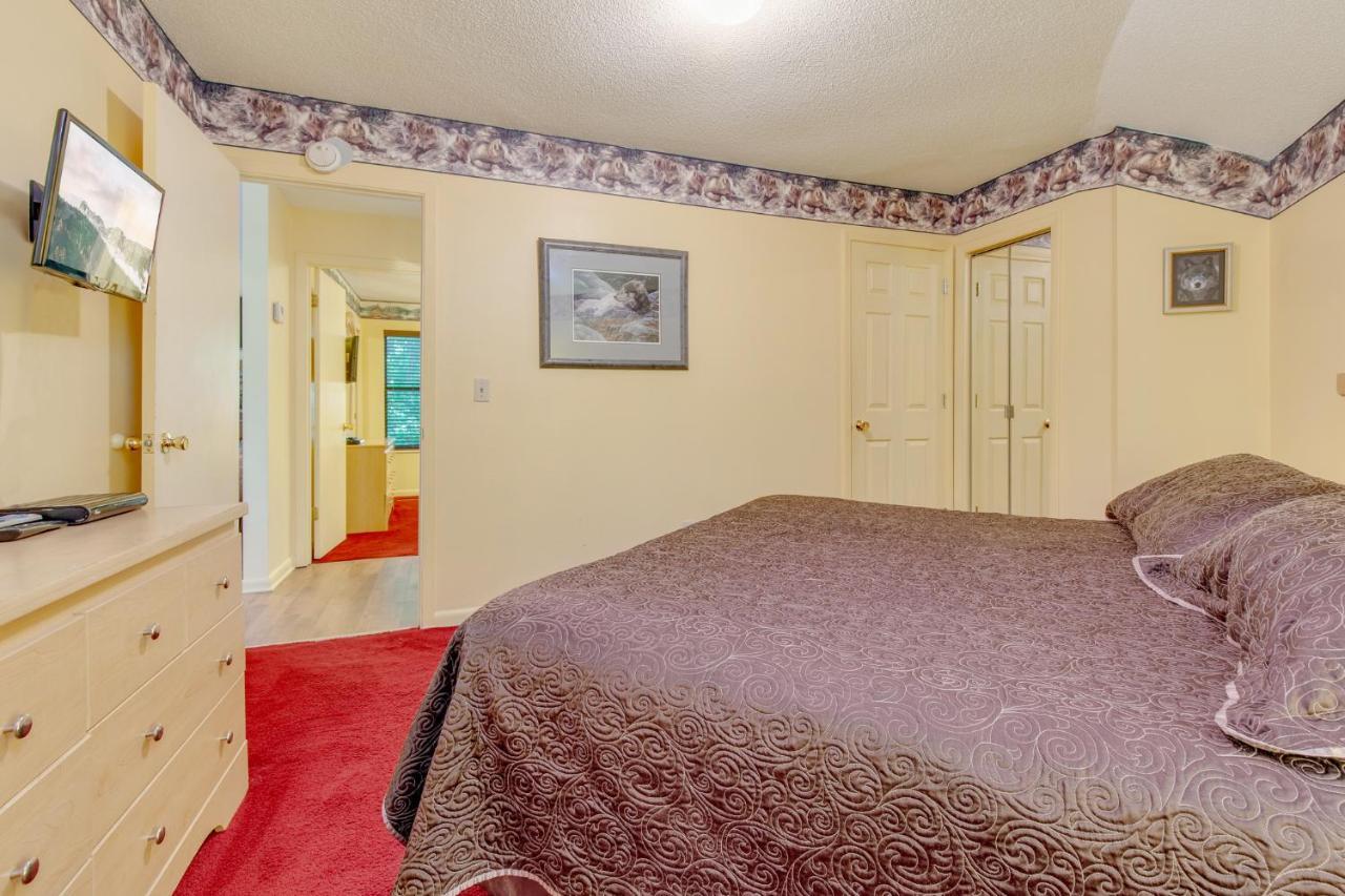 Smoky View Chalet, 2 Bedrooms, Pool Table, Foosball, Pool Access, Sleeps 6 * Gatlinburg
