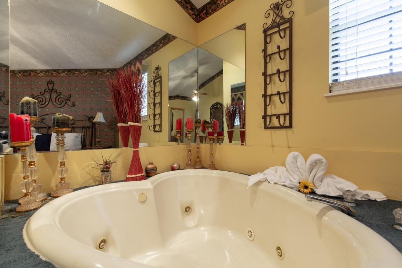 Mountain High View, 3 Bedrooms, Pool Access, Fireplace, Wifi, Sleeps 8