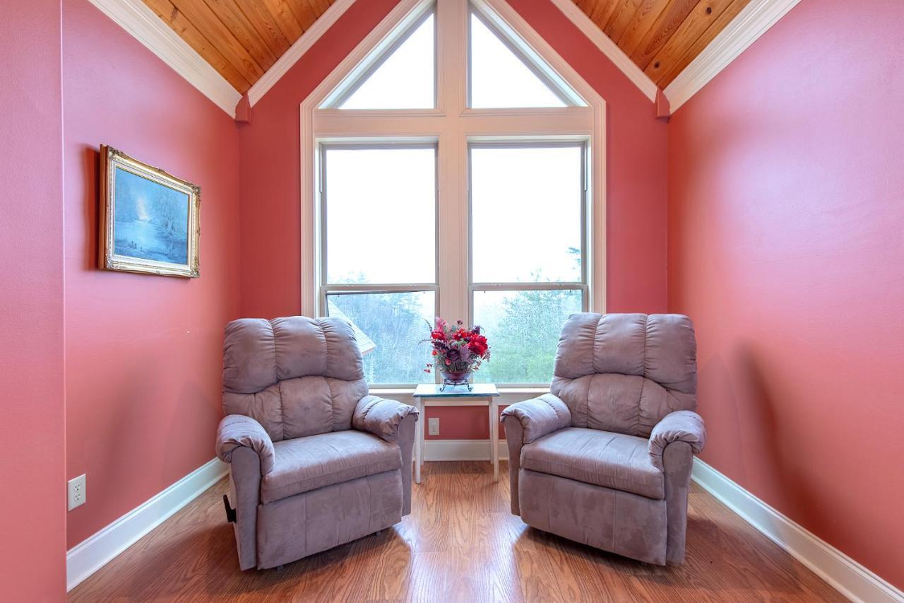 Cajun Spice, 2 Bedrooms, Mountain View, Hot Tub, Wifi, Sleeps 6 * Gatlinburg