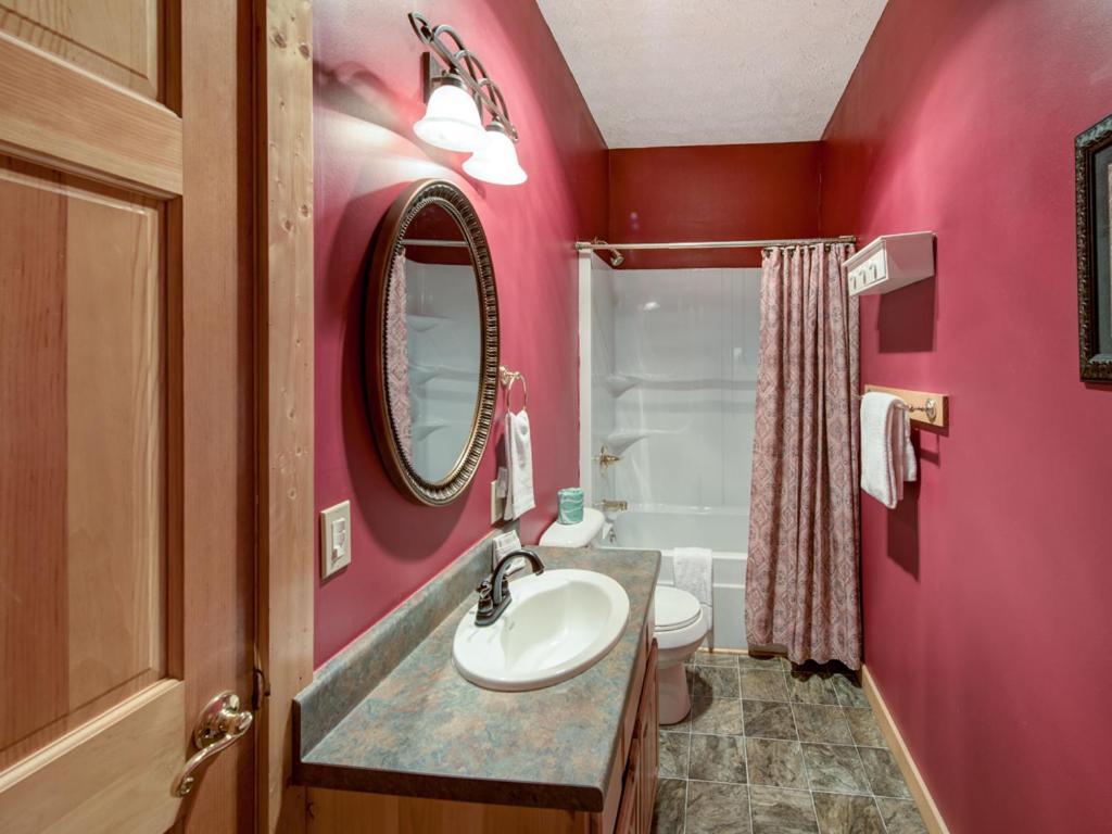 Holiday home Chipmunk Chase, 2 Bedrooms, Sleeps 8, Hot Tub, Pool Table, Fireplace Gatlinburg