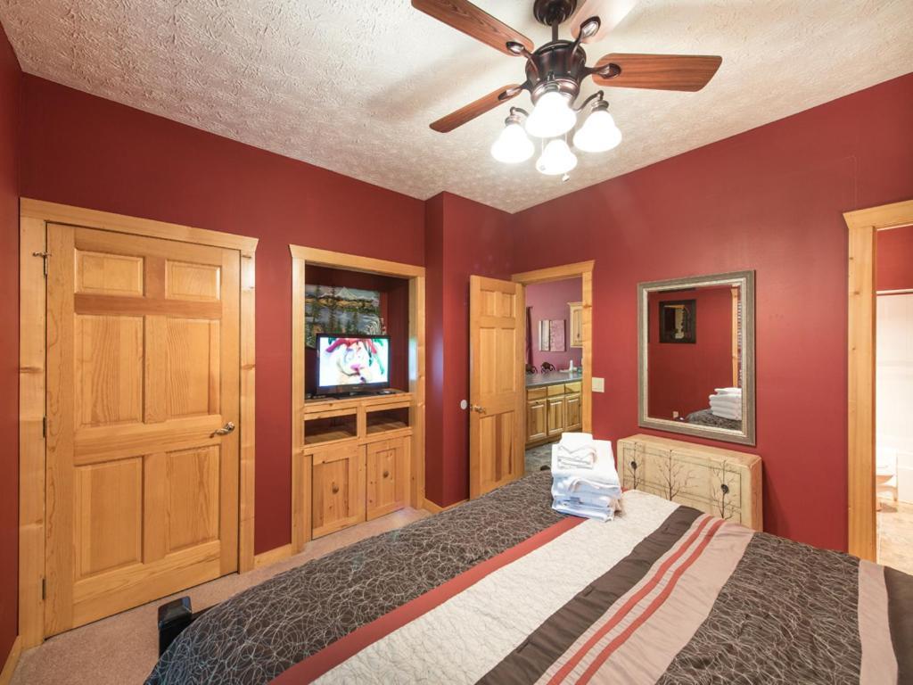 Holiday home Chipmunk Chase, 2 Bedrooms, Sleeps 8, Hot Tub, Pool Table, Fireplace