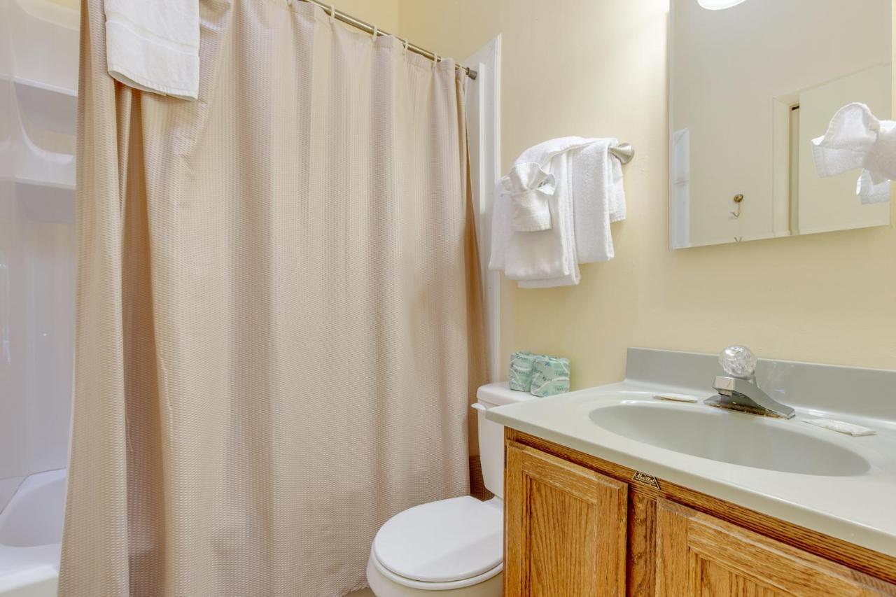 Smoky View Chalet, 2 Bedrooms, Pool Table, Foosball, Pool Access, Sleeps 6 Holiday home Gatlinburg