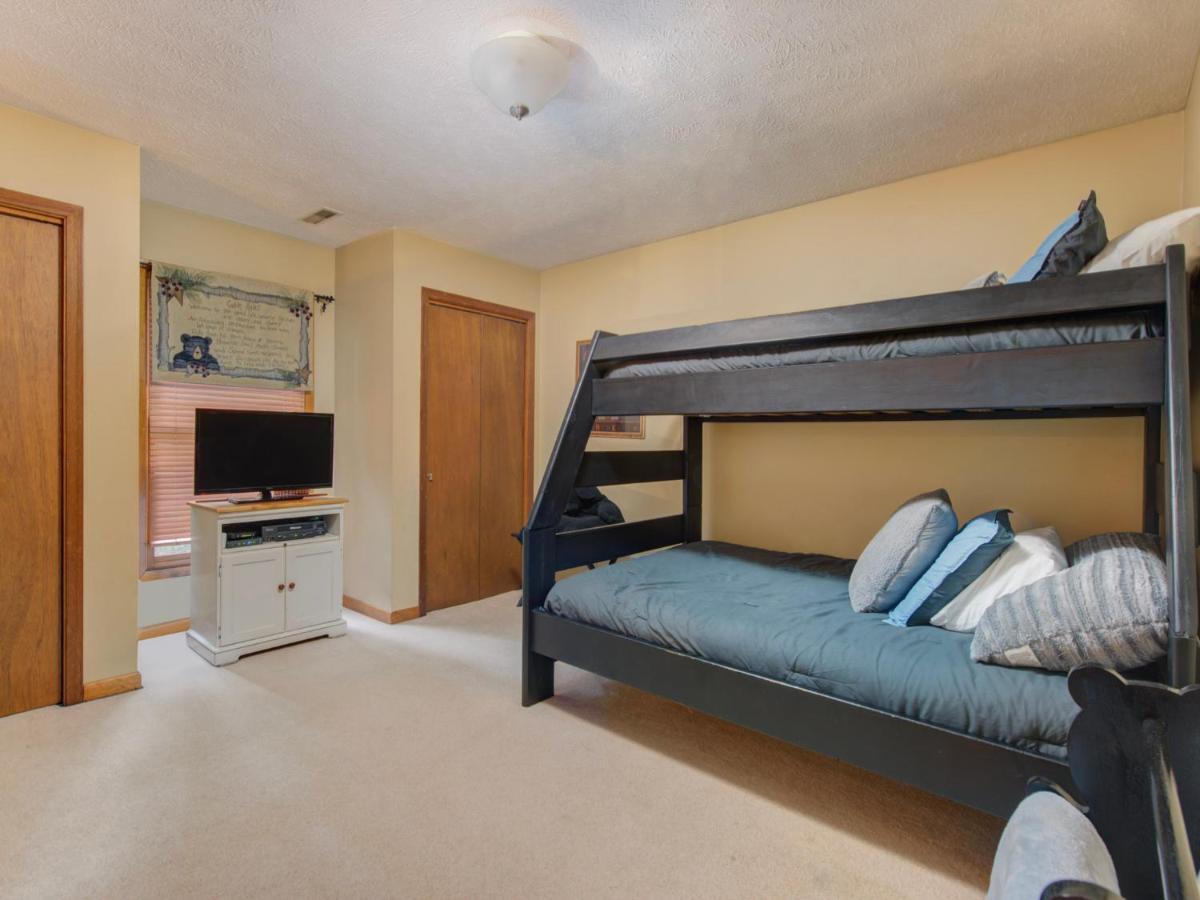 Between Here & There, 3 Bedrooms, Sleeps 6, Views, Hot Tub Holiday home *
