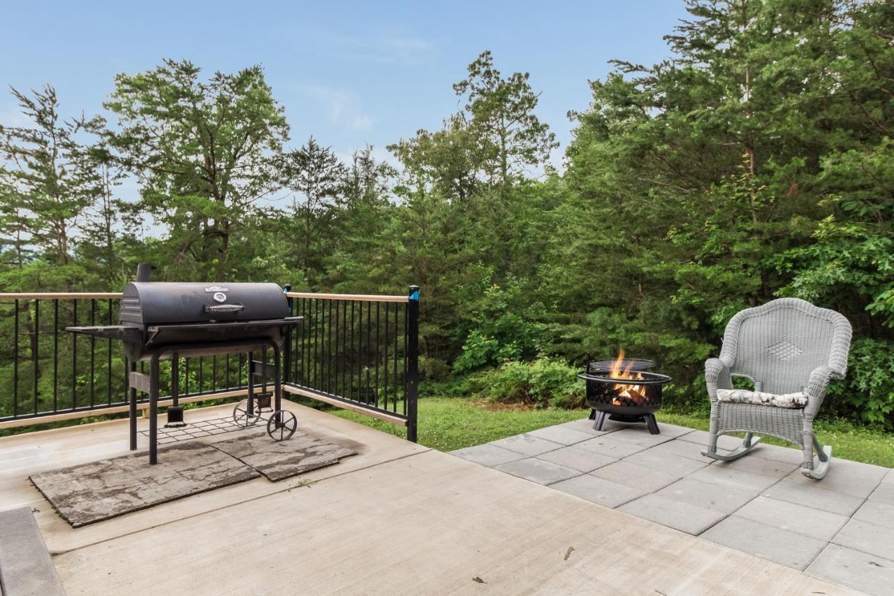 Cajun Spice, 2 Bedrooms, Mountain View, Hot Tub, Wifi, Sleeps 6 Holiday home Gatlinburg