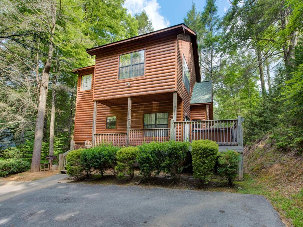 Holiday home Chipmunk Chase, 2 Bedrooms, Sleeps 8, Hot Tub, Pool Table, Fireplace *