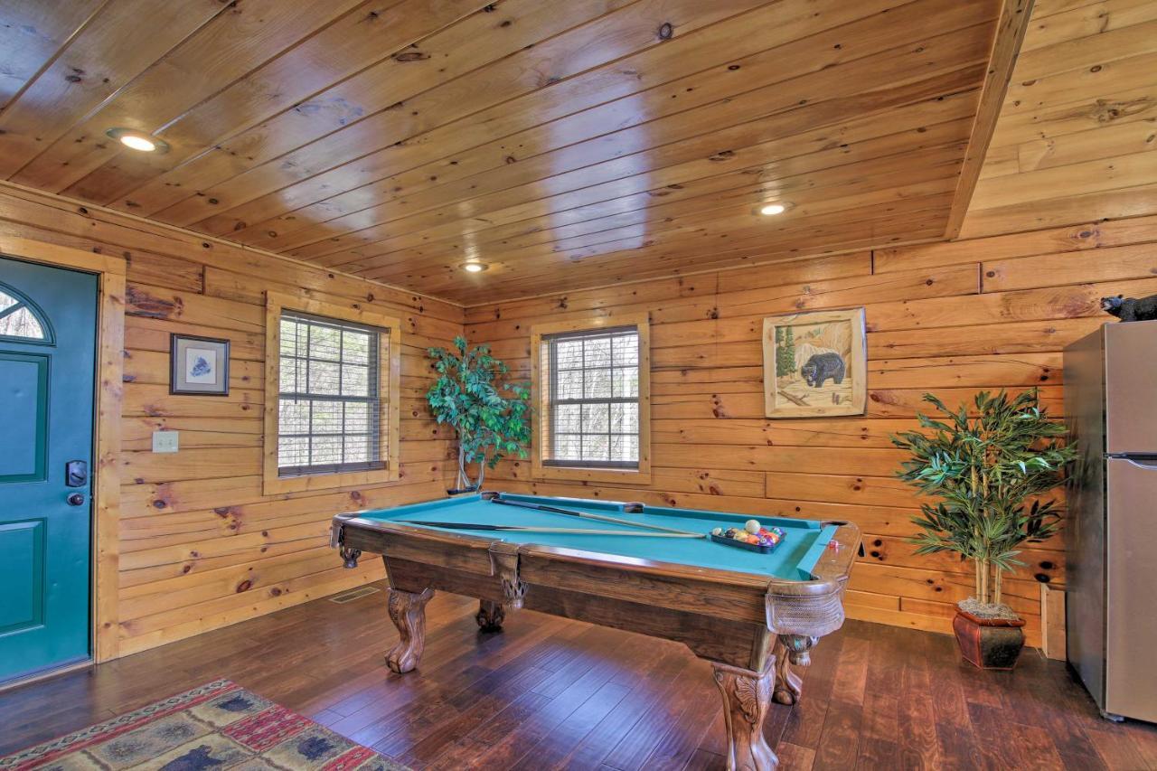 With Pool Table And Hot Tub! Gatlinburg