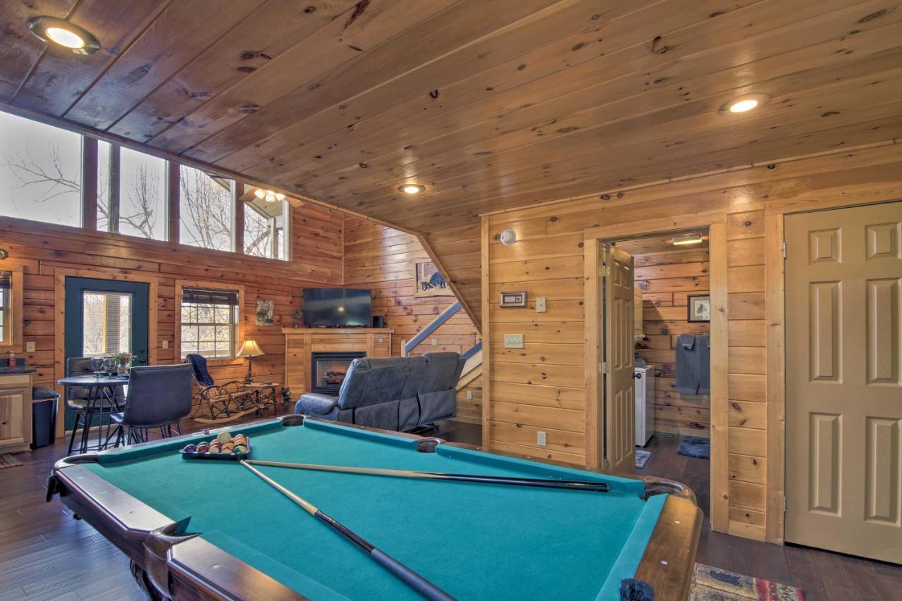 With Pool Table And Hot Tub! *