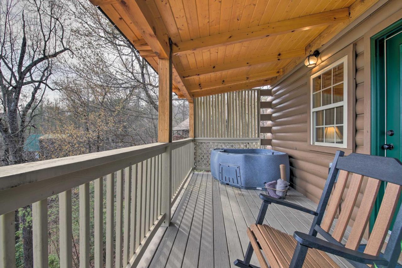 With Pool Table And Hot Tub! Holiday home