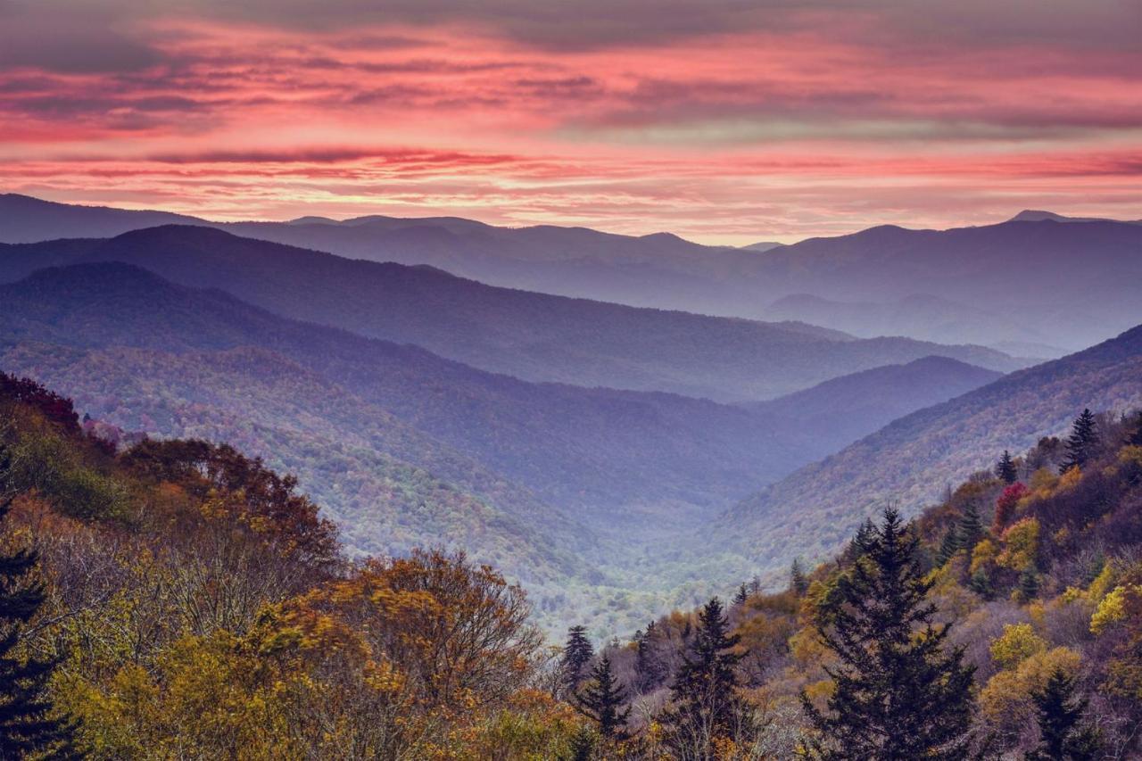 Smoky Mountains With Balcony Apartment