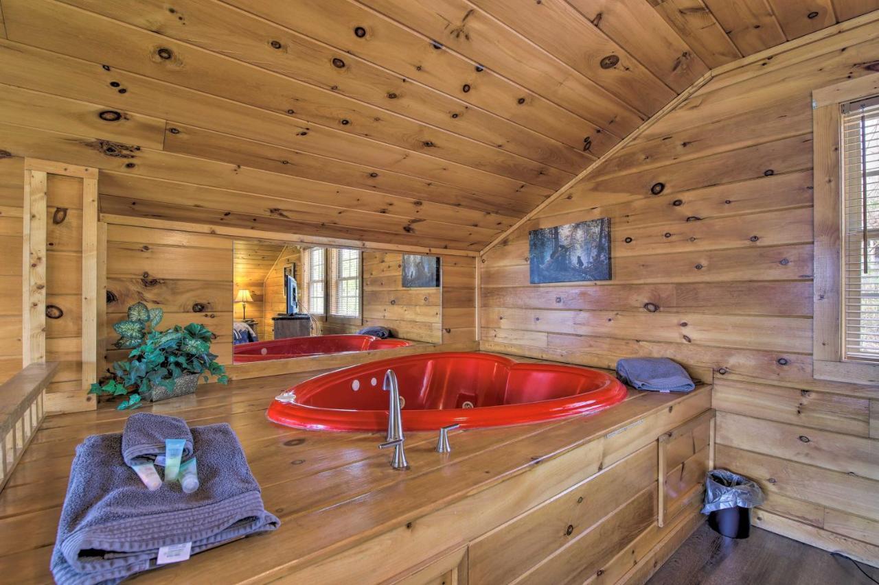 With Pool Table And Hot Tub! Gatlinburg