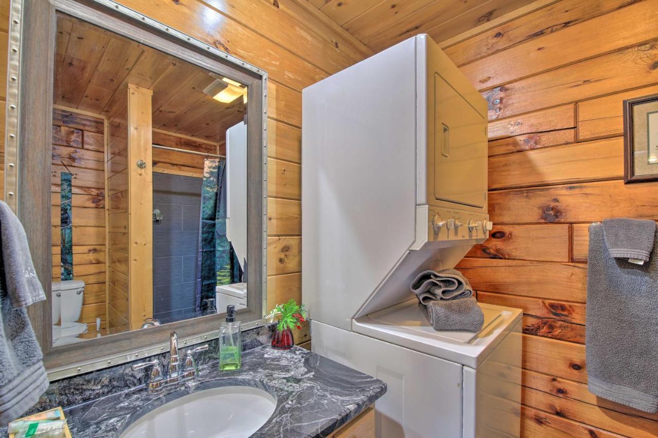With Pool Table And Hot Tub! *