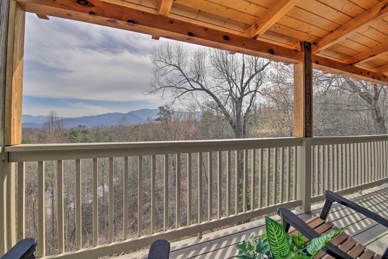 With Pool Table And Hot Tub! * Gatlinburg