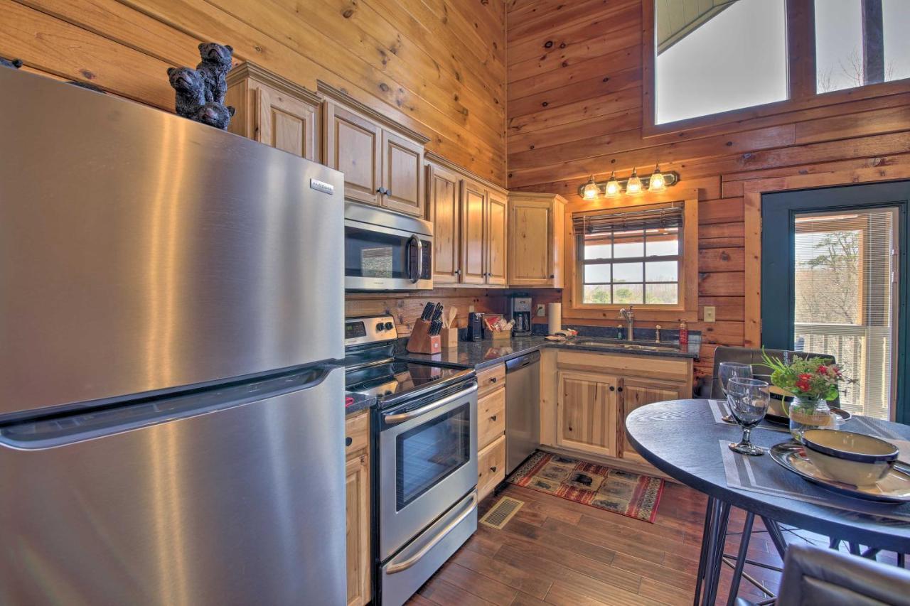 With Pool Table And Hot Tub! Gatlinburg