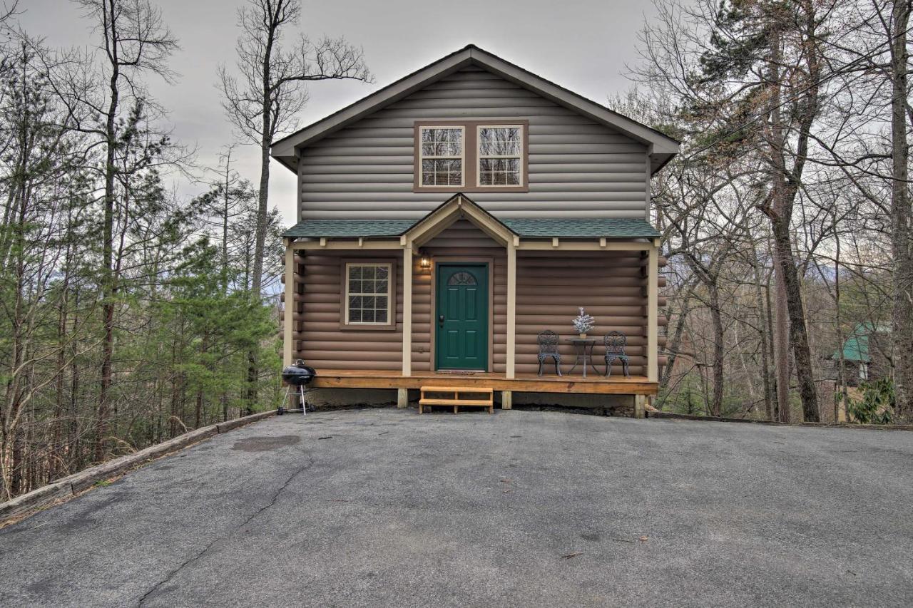 With Pool Table And Hot Tub! Holiday home Gatlinburg