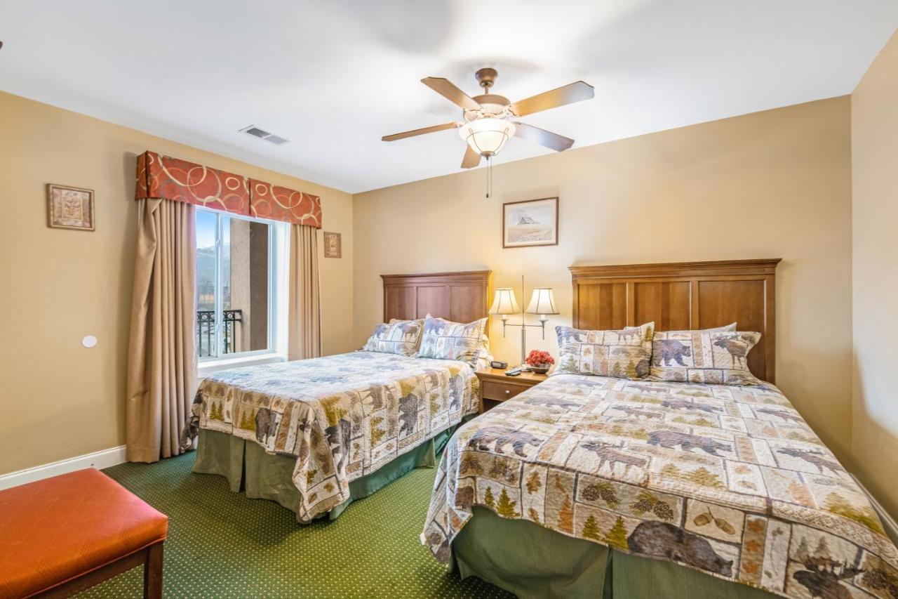 Summit Manor Unit B3052 *