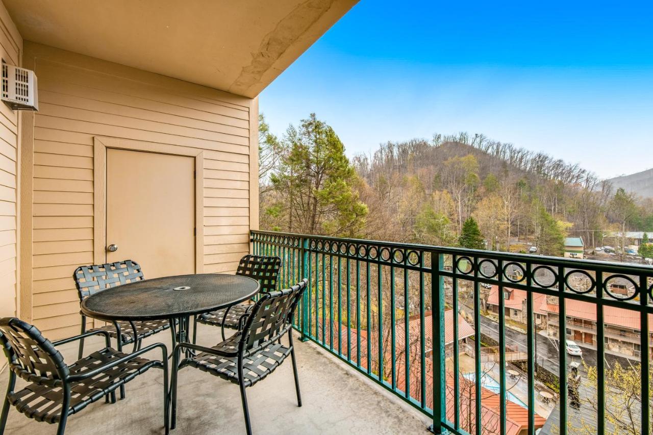 Summit Manor Unit B3052