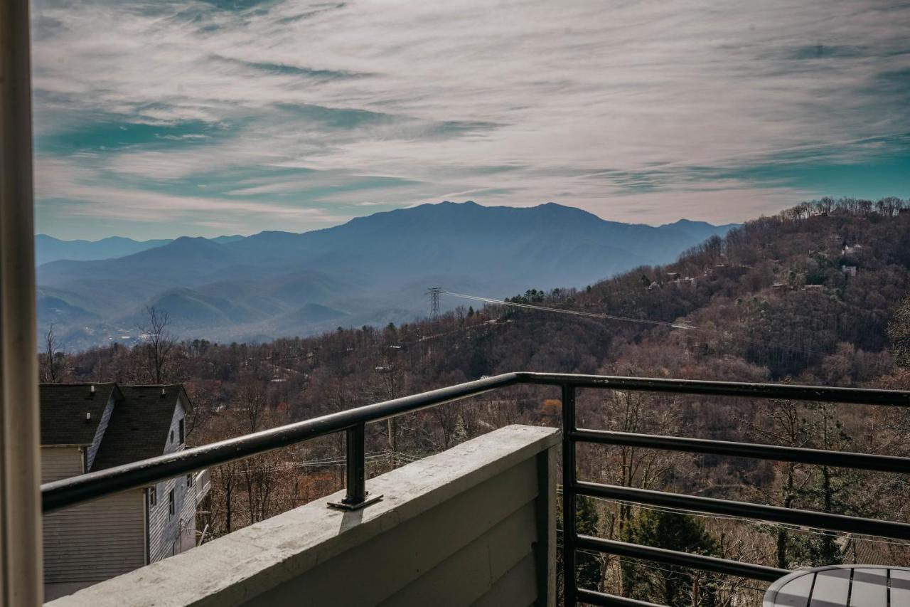 Smoky Mountains With Balcony Apartment *