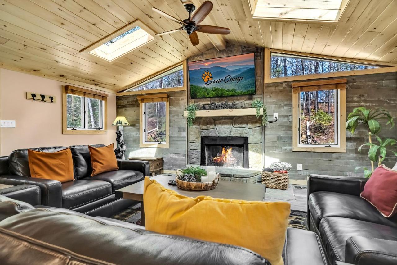 Chalet Whispering Winds, Hot Tub, Game Room, Wifi, 1089 Free Tickets Each Paid Day, Dollywood And