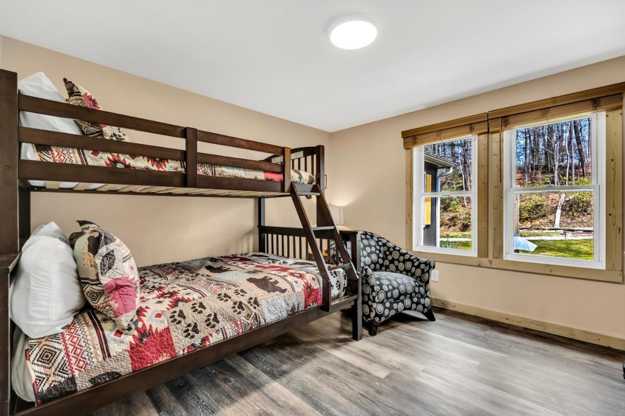Whispering Winds, Hot Tub, Game Room, Wifi, 1089 Free Tickets Each Paid Day, Dollywood And Chalet