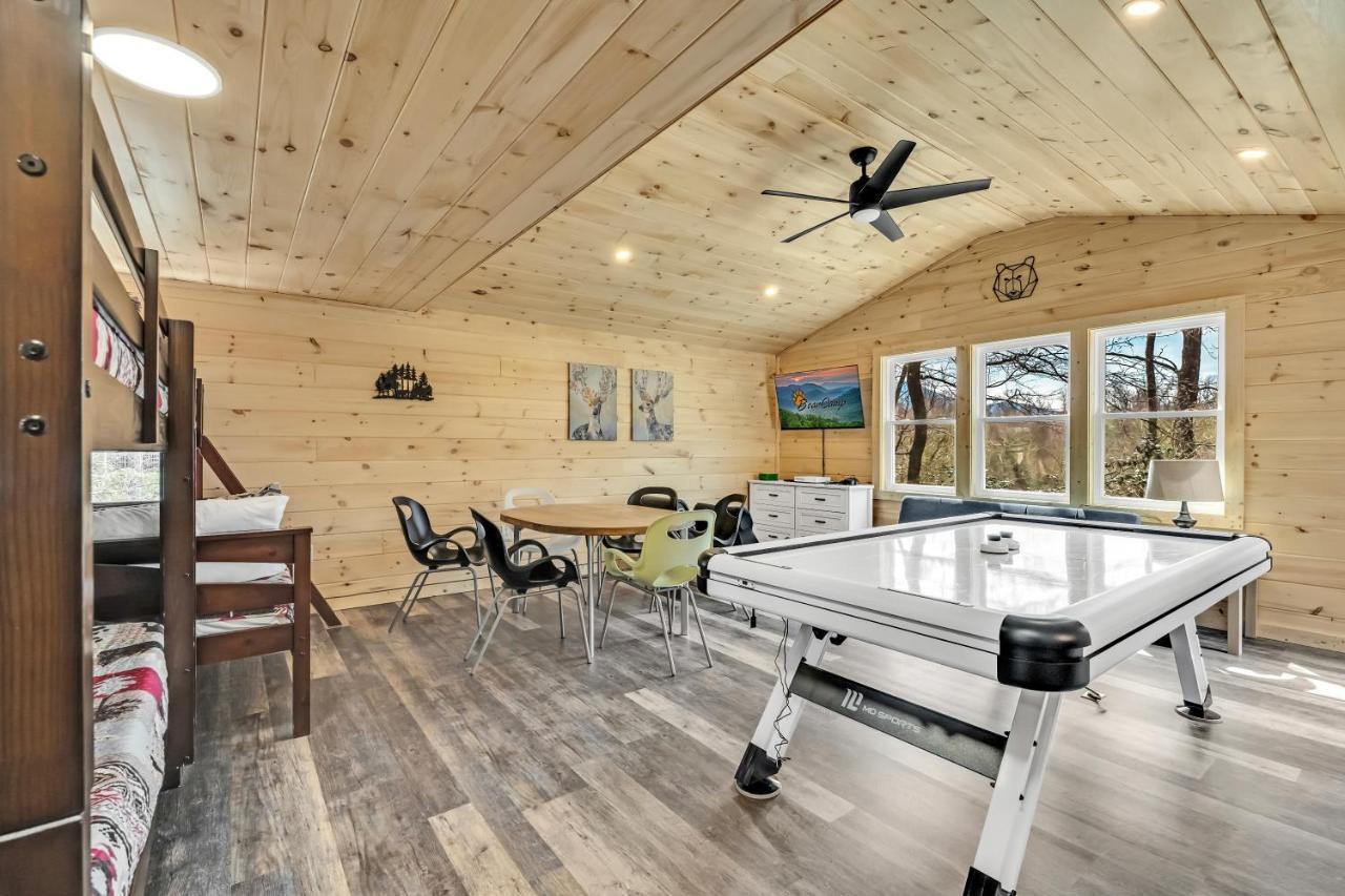 Whispering Winds, Hot Tub, Game Room, Wifi, 1089 Free Tickets Each Paid Day, Dollywood And