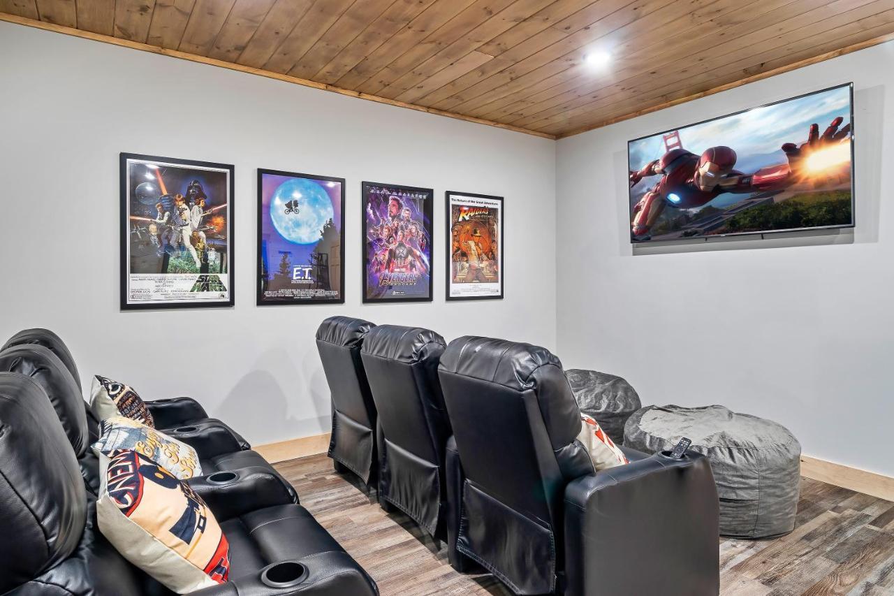 New Luxury Vacation In Smoky - Theater Holiday home Gatlinburg