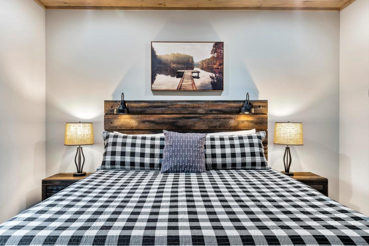 New Luxury Vacation In Smoky - Theater *