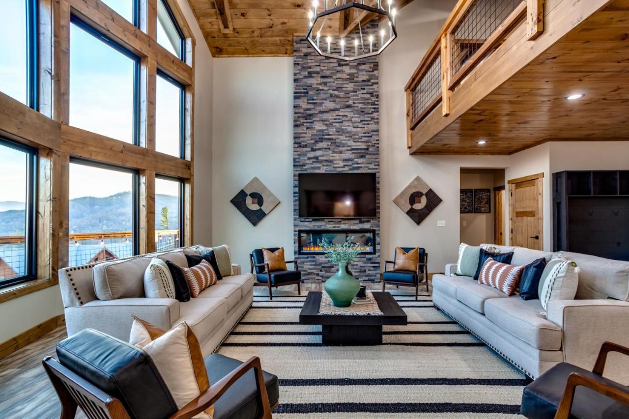 Piney Estate Hot Tub Game Theater Holiday home *