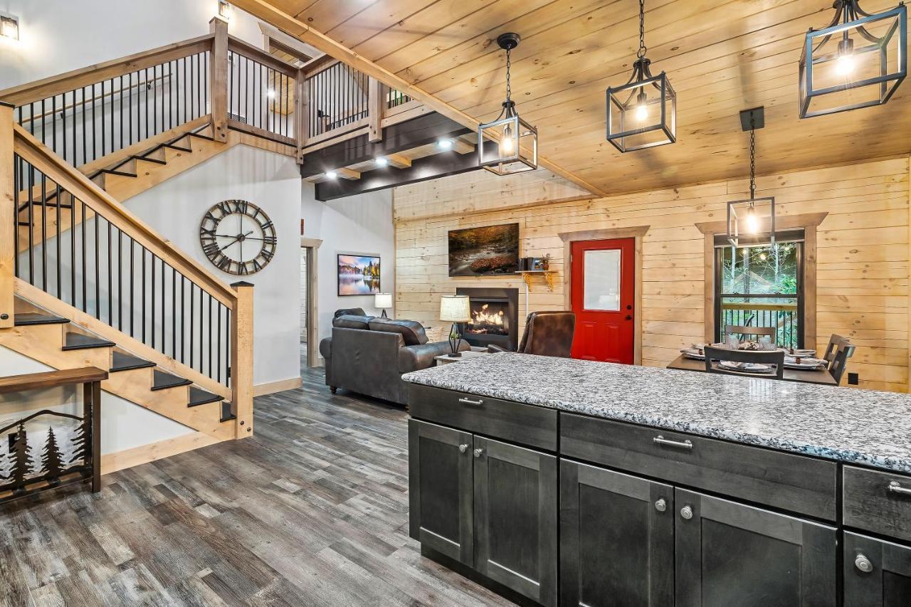 Holiday home New Luxury Vacation In Smoky - Theater Gatlinburg