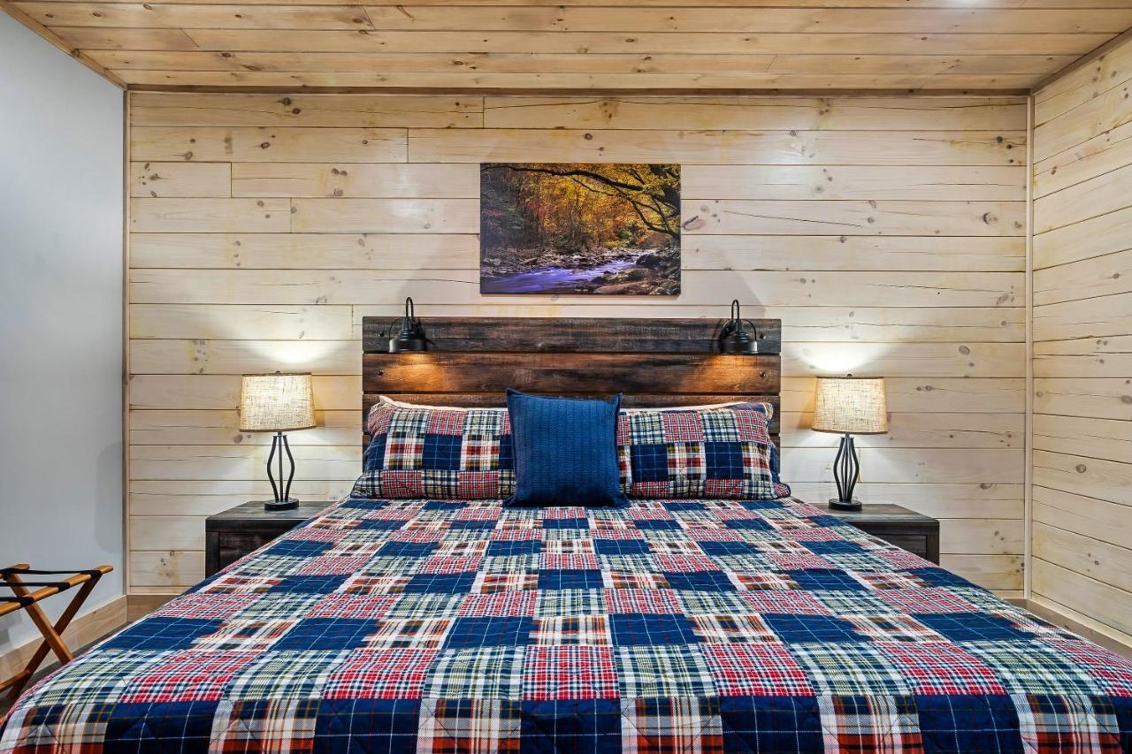 Holiday home New Luxury Vacation In Smoky - Theater Gatlinburg