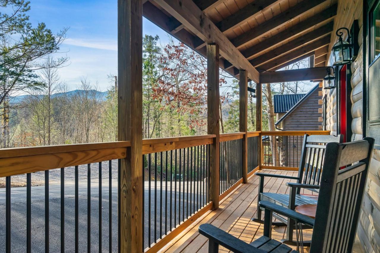 New Luxury Vacation In Smoky - Theater Holiday home Gatlinburg