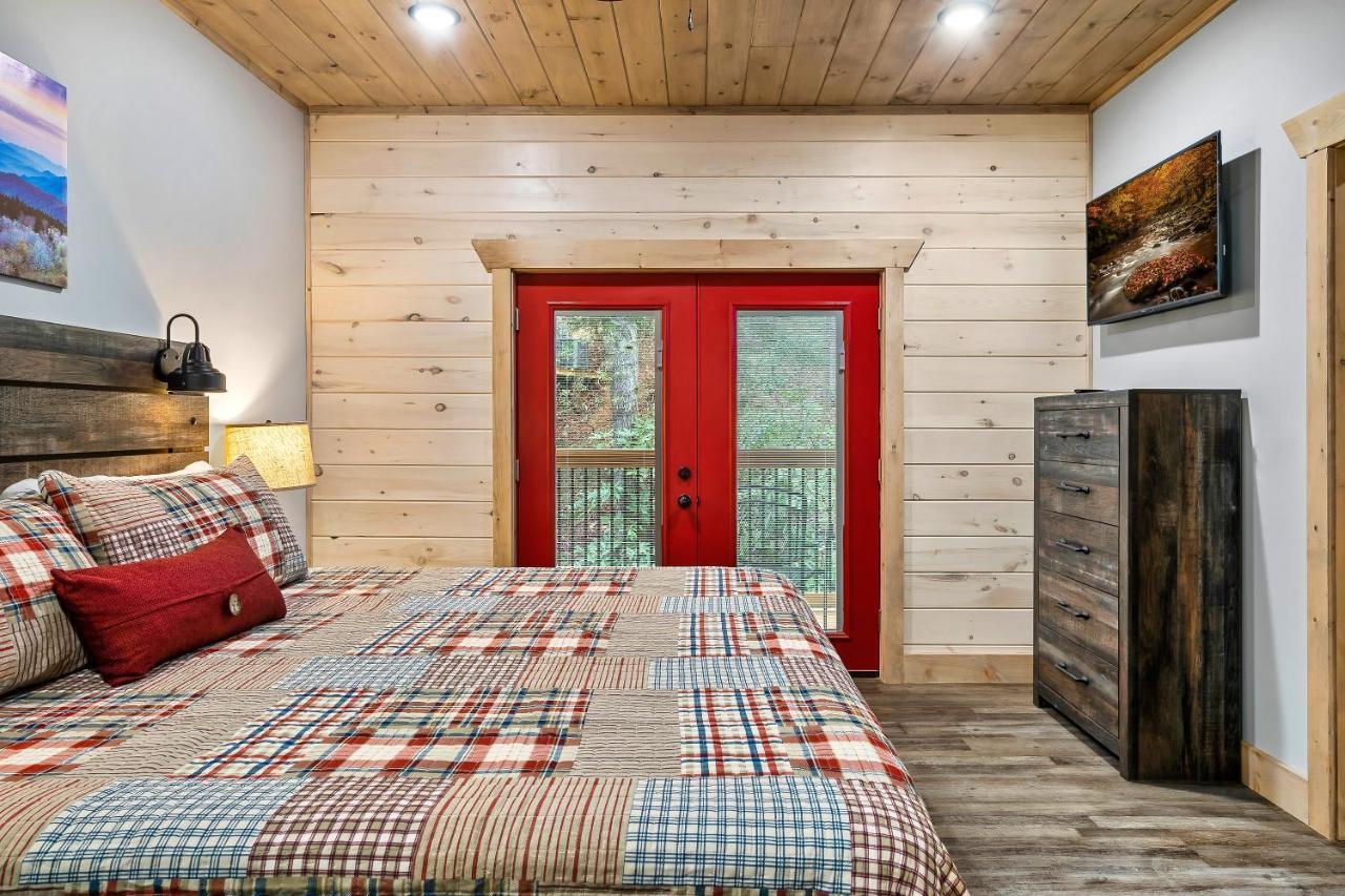New Luxury Vacation In Smoky - Theater * Gatlinburg