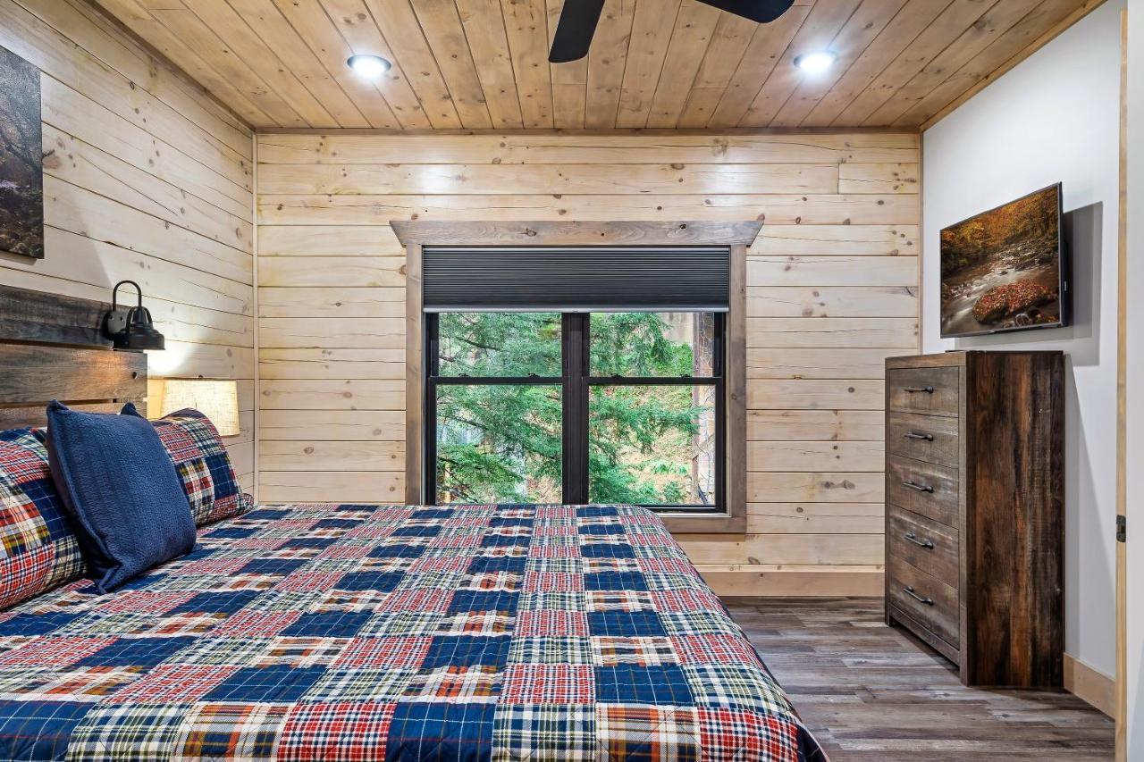 New Luxury Vacation In Smoky - Theater Holiday home *