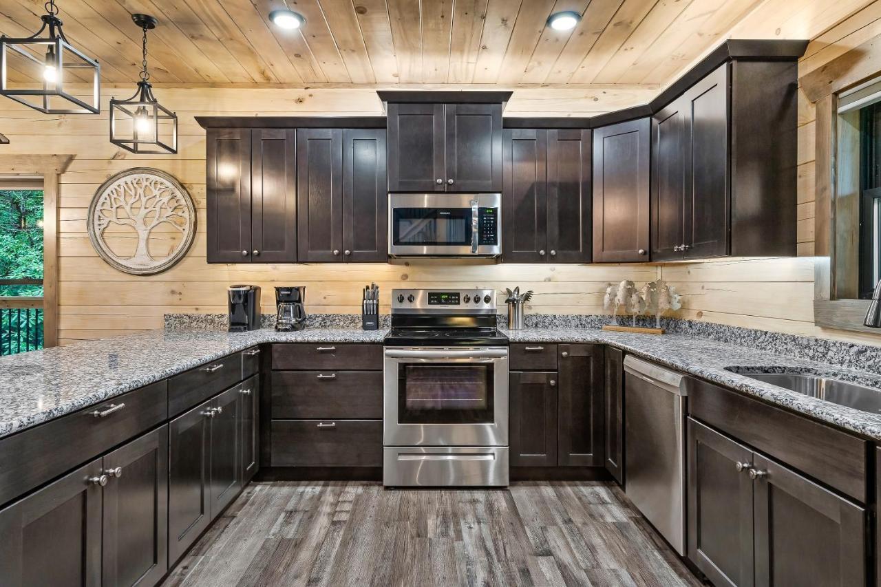 New Luxury Vacation In Smoky - Theater Holiday home
