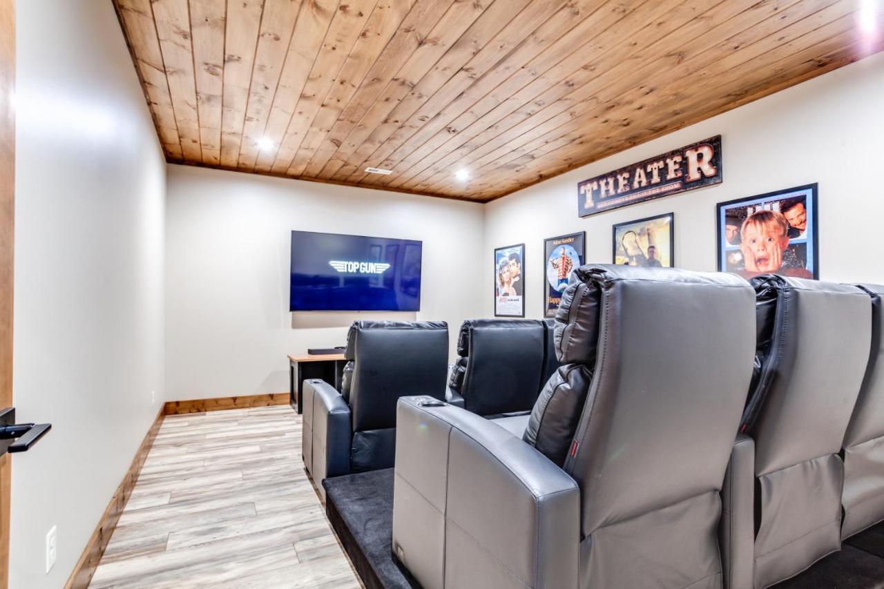 Piney Estate Hot Tub Game Theater Holiday home