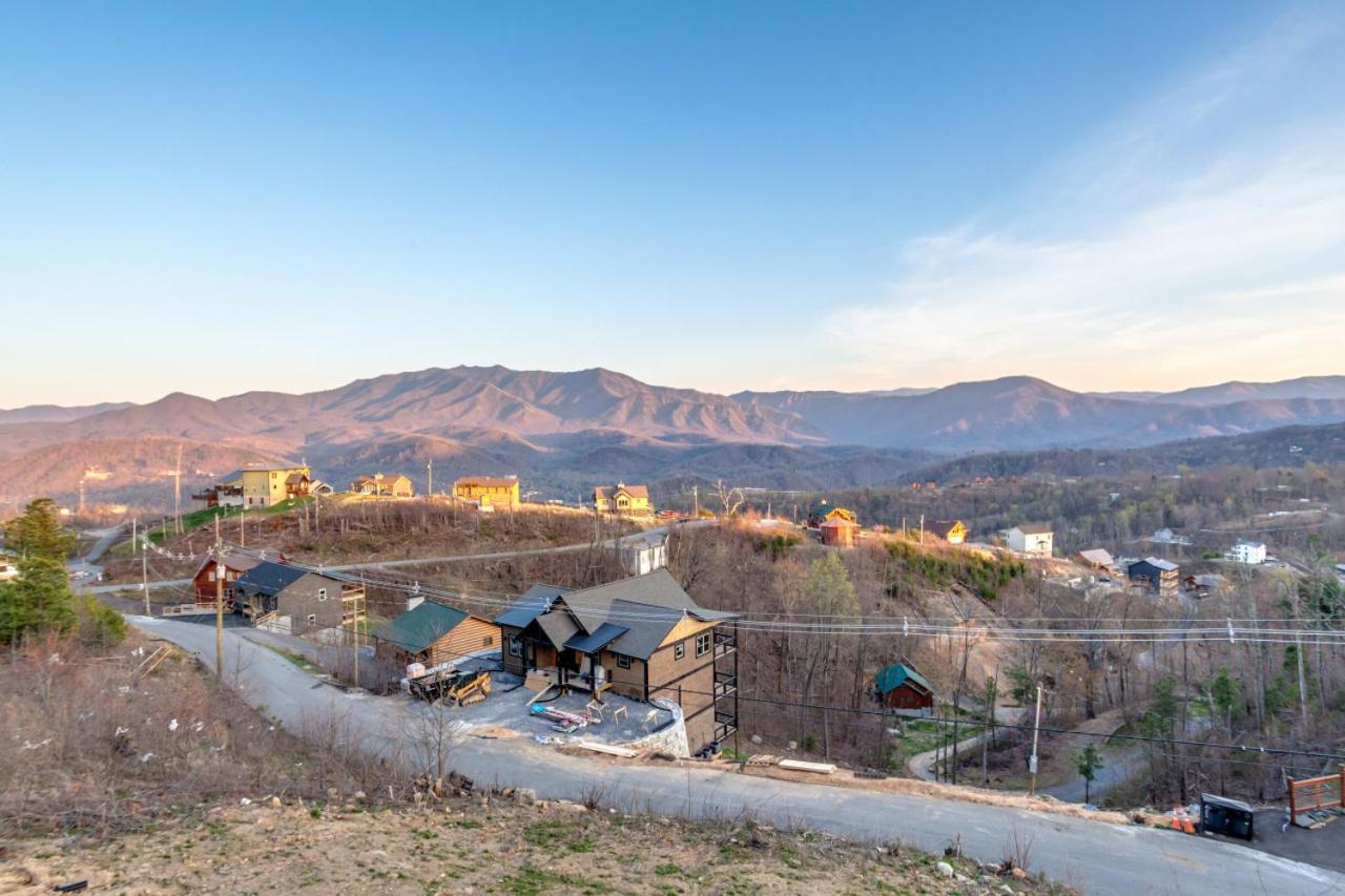 Piney Estate Hot Tub Game Theater Holiday home Gatlinburg