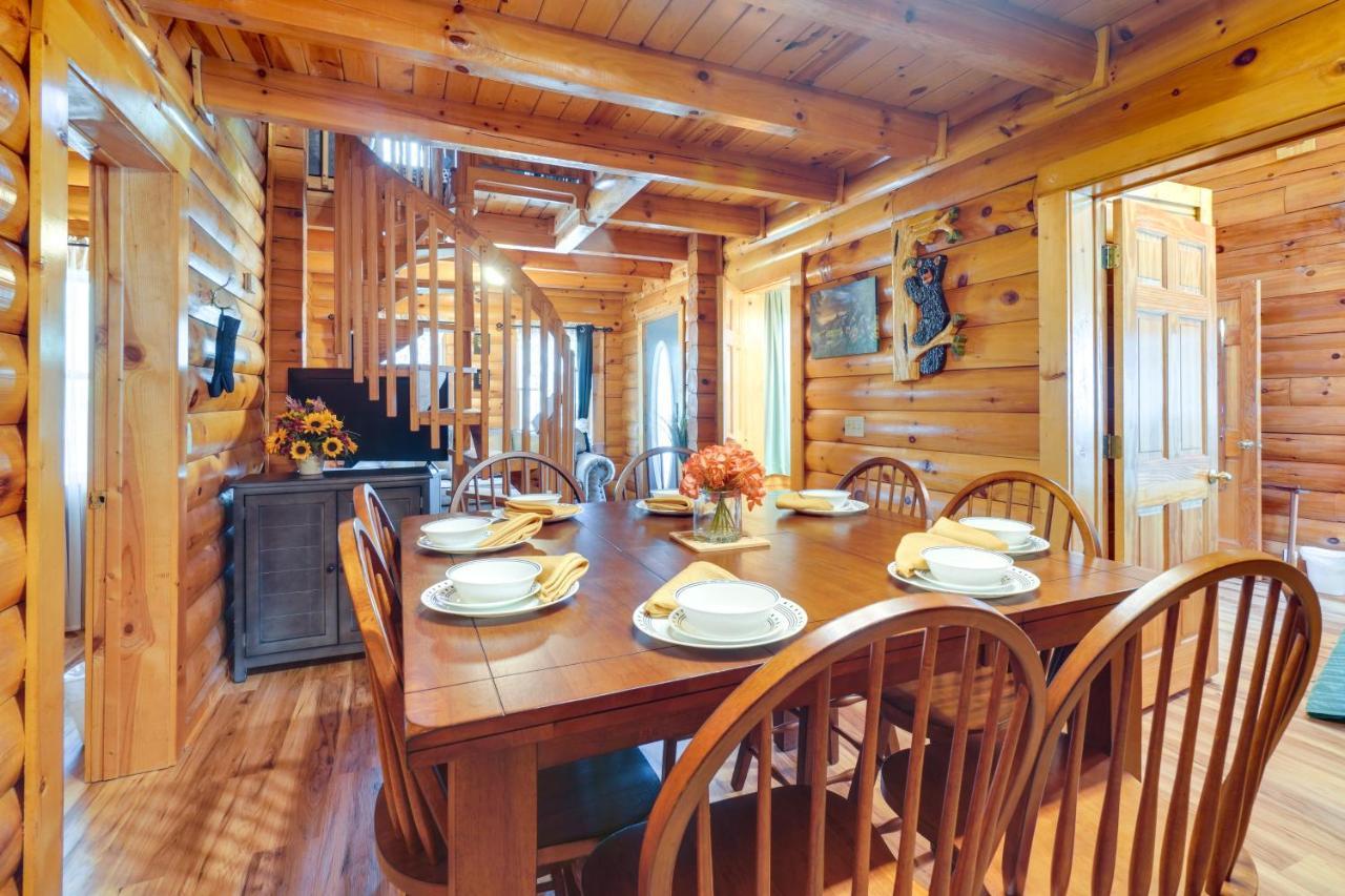 Holiday home Lovely With Private Hot Tub! Gatlinburg