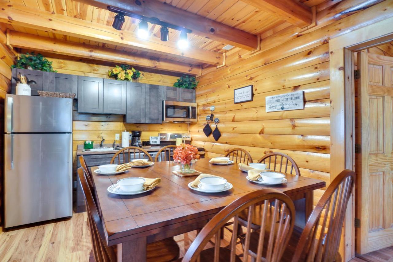 Lovely With Private Hot Tub! Gatlinburg