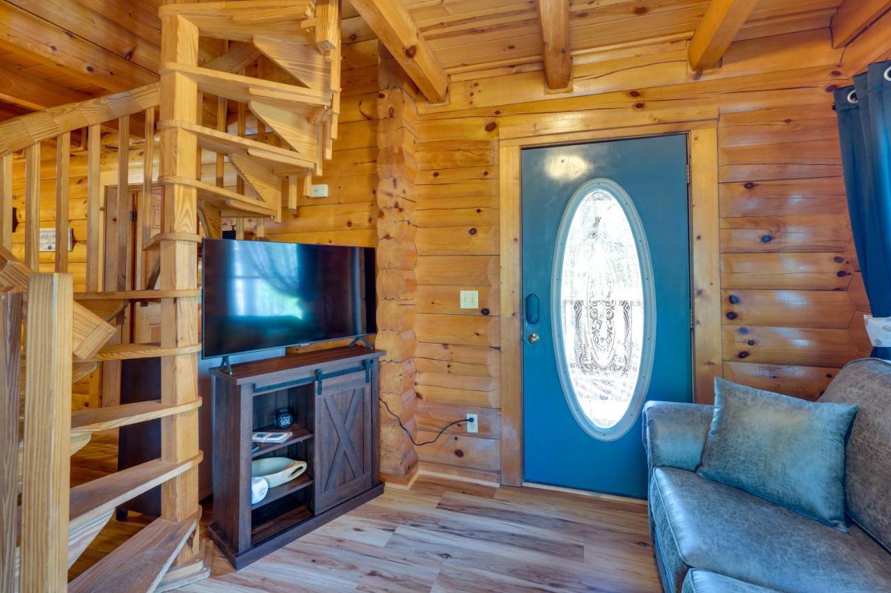 Lovely With Private Hot Tub! *