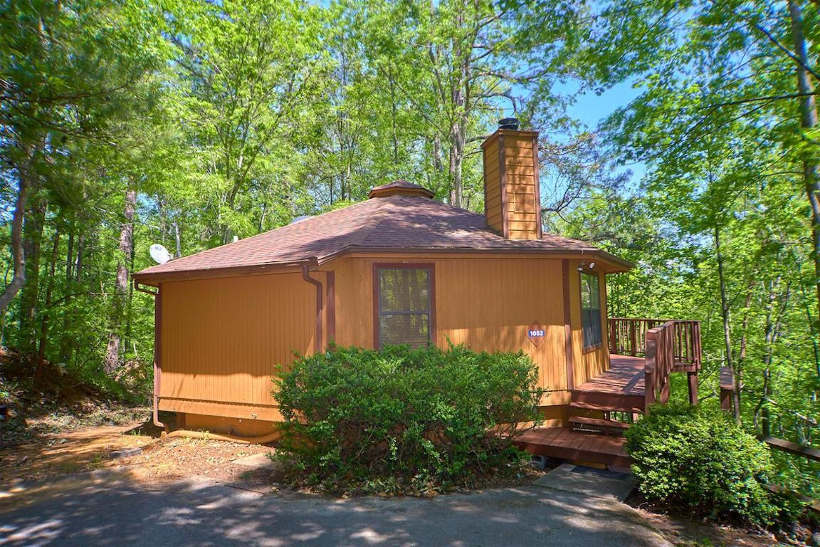 Holiday home Smoky View Chalet, 2 Bedrooms, Pool Table, Foosball, Pool Access, Sleeps 6 *