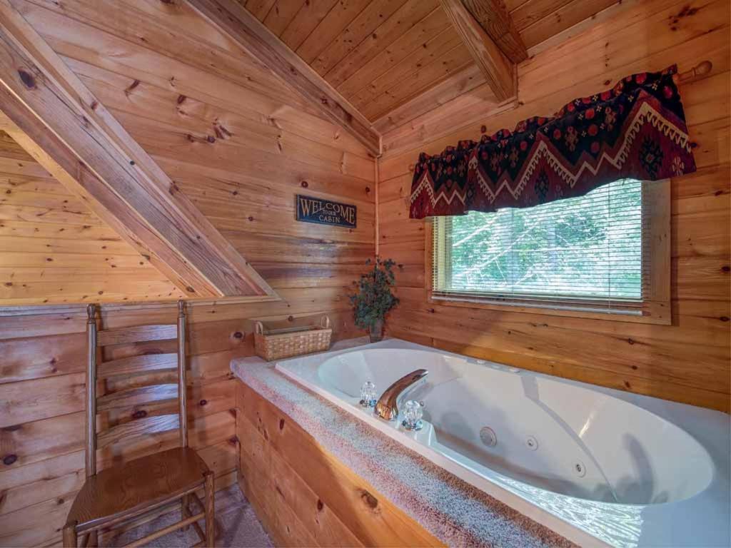 Bears Den Gatlinburg