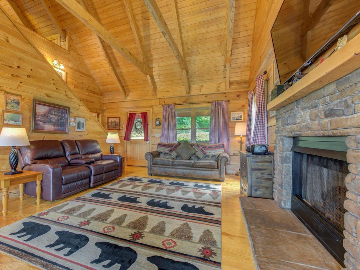 Bear Tracks, 2 Bedrooms, Hot Tub, Fireplace, Wifi, Jetted Tub, Sleeps 6