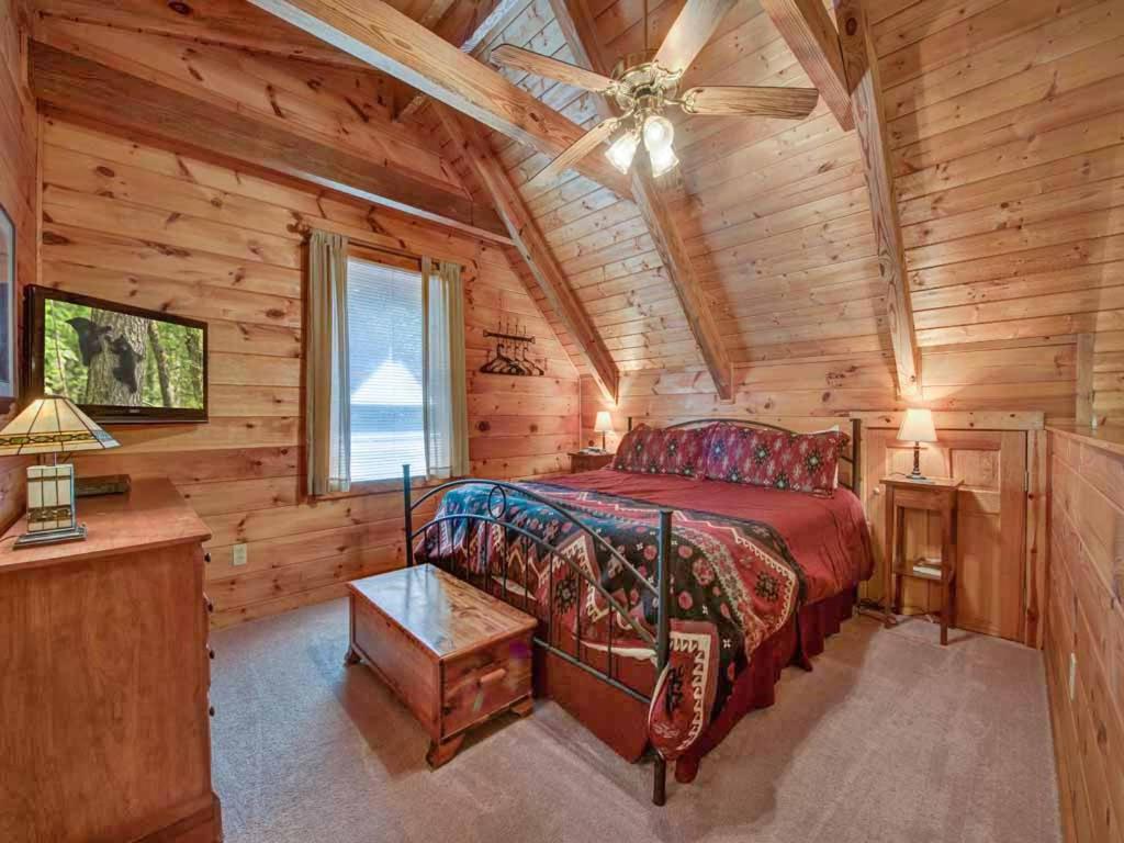 Bears Den Gatlinburg