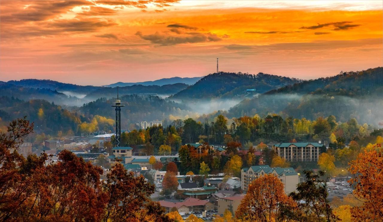 Smoky View Chalet, 2 Bedrooms, Pool Table, Foosball, Pool Access, Sleeps 6 * Gatlinburg