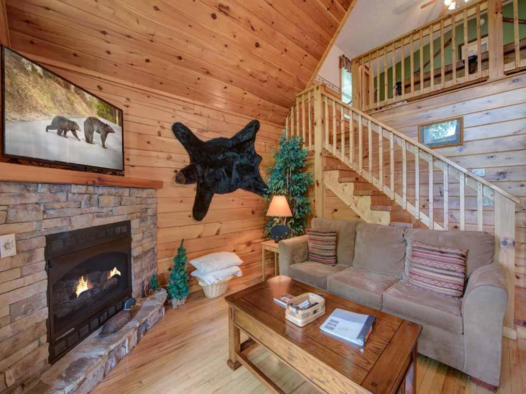 Cubs Cove * Gatlinburg